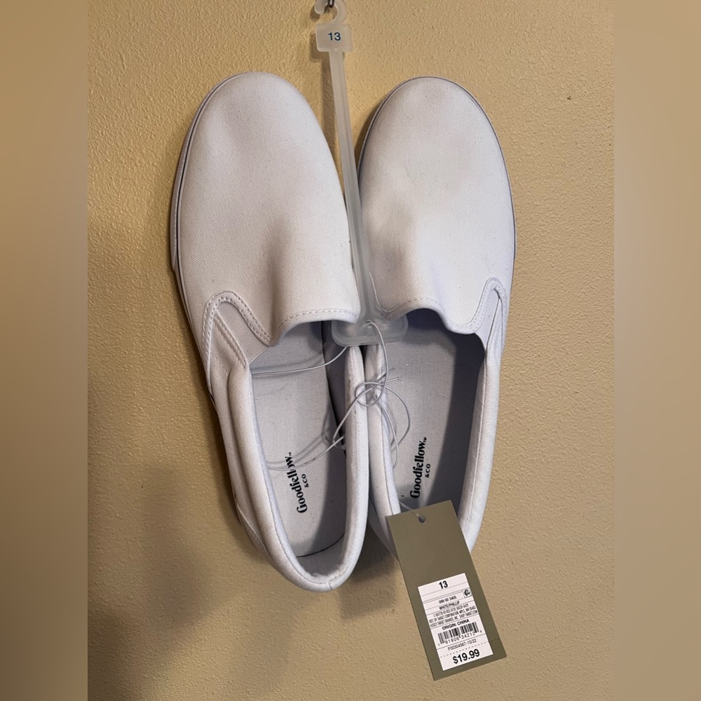 NWT Men’s Slip On Style Shoes! - Picture 2 of 4